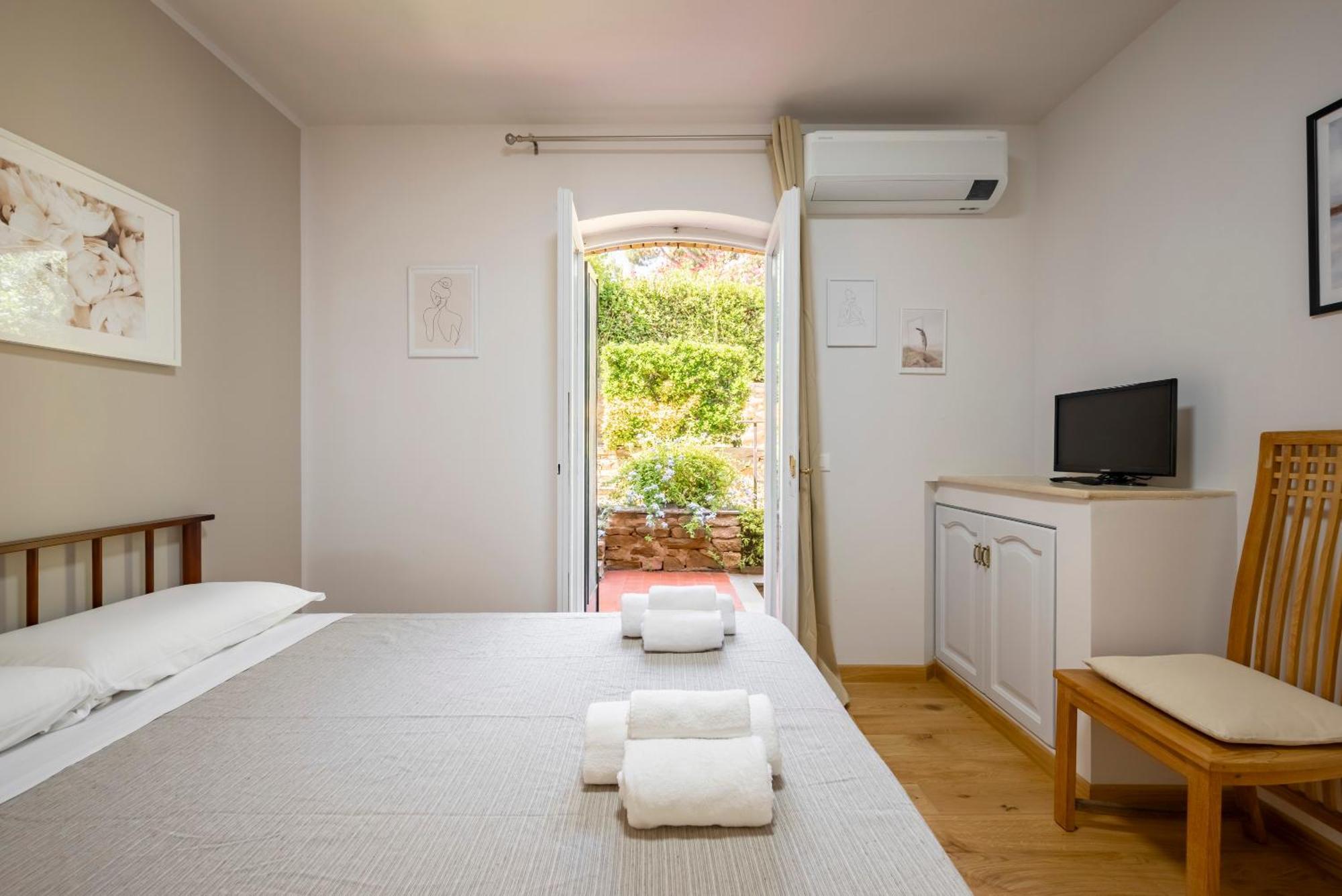 Villa Con Giardino Vista Mare Кастильоне-делла-Пеская Экстерьер фото