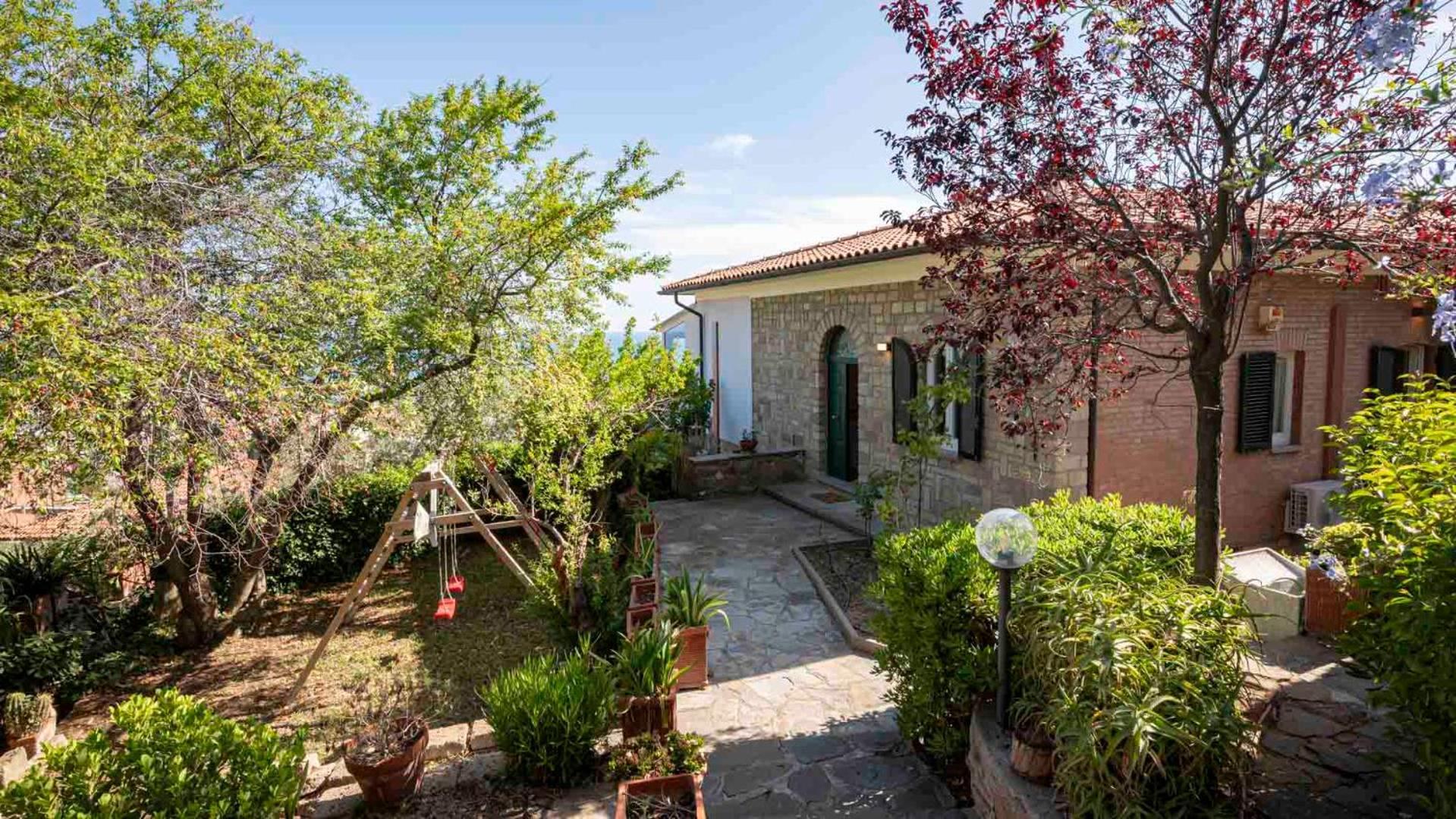 Villa Con Giardino Vista Mare Кастильоне-делла-Пеская Экстерьер фото